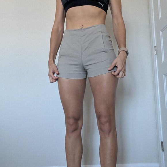 Aritzia , Babaton, tan, high waisted, trouser short, size 2 - Picture 10 of 10